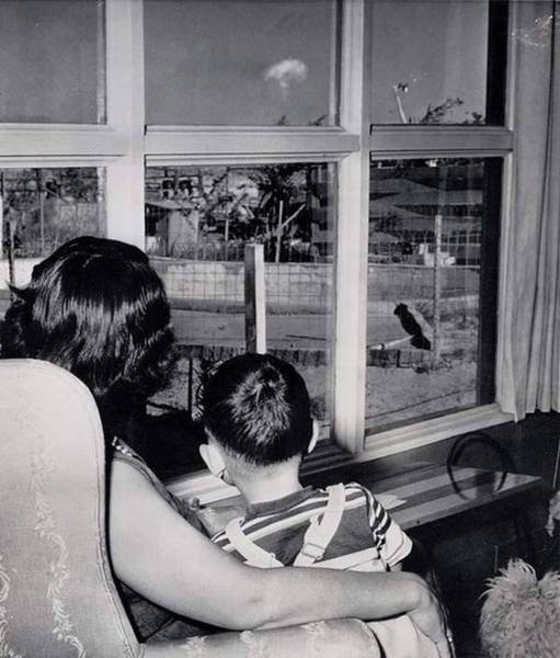 Family in Las Vegas watches nuclear testing