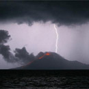 Photo: Indonesian volcano roaring to life