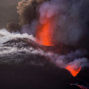 Photo: 'Aggressive' volcano on La Palma in Spain blows open TWO new fissures spewing more lava into the ocean- as eruption destroys 1,000 buildings